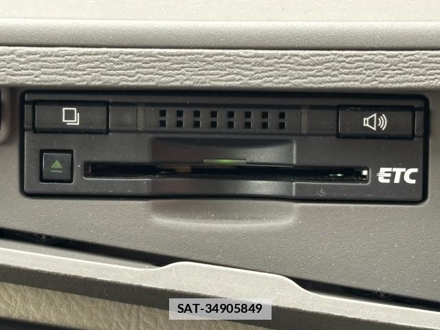 Toyota ISIS 2013-12 7935025-8