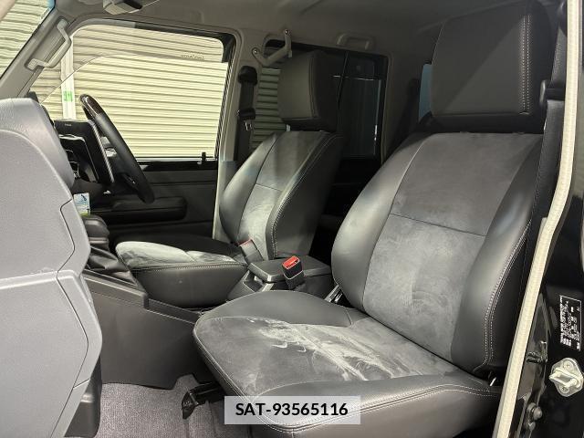 Toyota Land Cruiser 70 2025-03 7935911-12