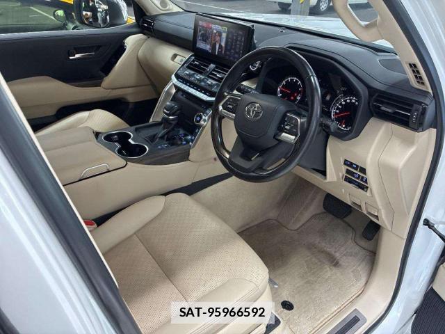 Toyota LAND CRUISER 2023-10 7933870-6