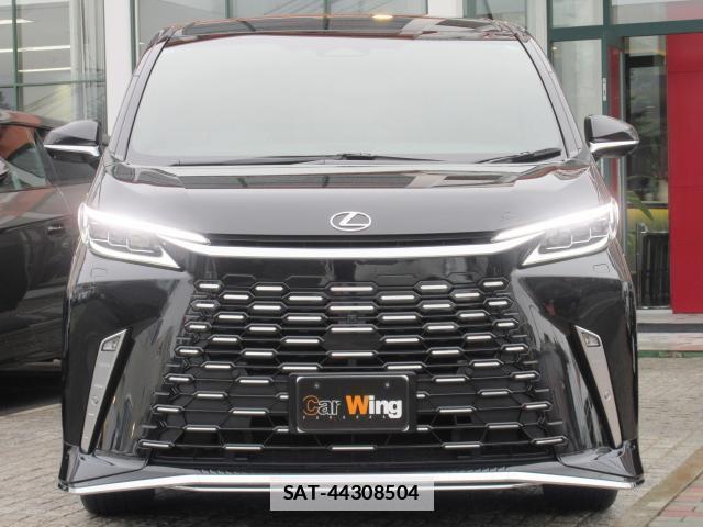 Lexus LM 2025-03 7934942-1