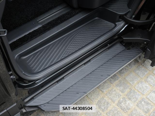 Lexus LM 2025-03 7934942-15