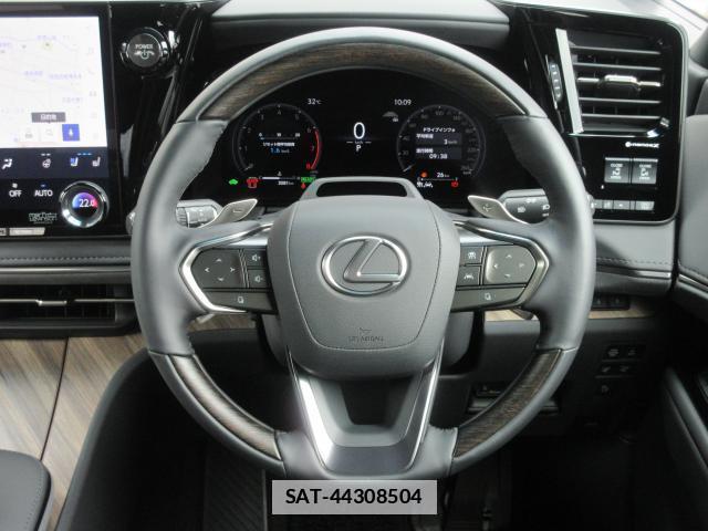 Lexus LM 2025-03 7934942-17