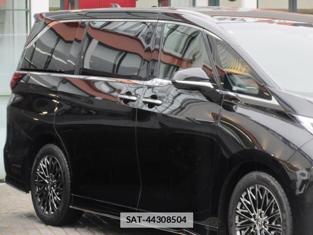 Lexus LM 2025-03 7934942-4