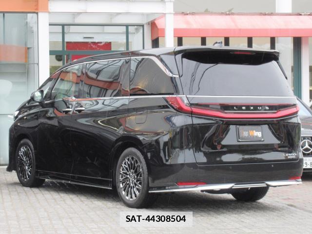 Lexus LM 2025-03 7934942-5