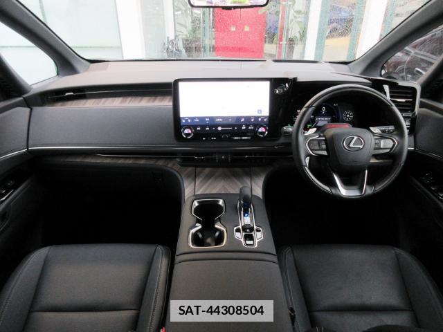Lexus LM 2025-03 7934942-8