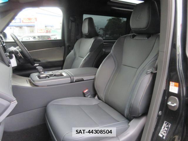 Lexus LM 2025-03 7934942-9