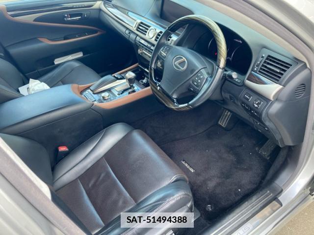 Lexus LS 2013-03 7934699-10