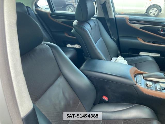 Lexus LS 2013-03 7934699-11