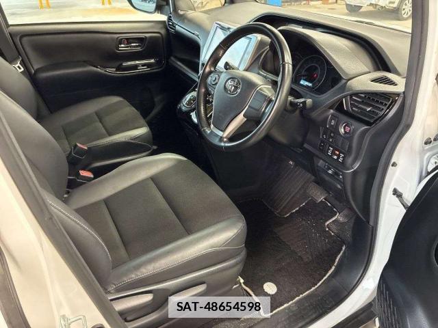 Toyota NOAH 2019-06 7933875-5