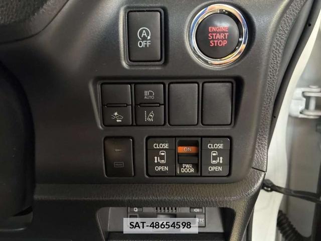 Toyota NOAH 2019-06 7933875-7