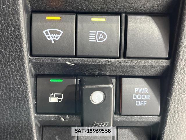 Toyota NOAH 2022-09 7934851-5