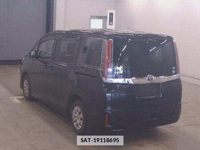Toyota NOAH 2018-06 7934968-1
