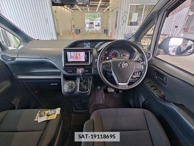 Toyota NOAH 2018-06 7934968-2