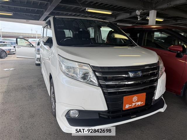 Toyota NOAH 2015-02 7935841-0