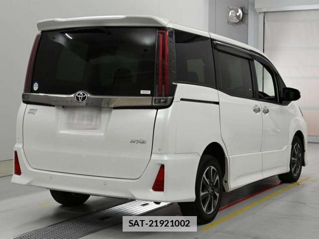 Toyota NOAH 2021-04 7936013-1
