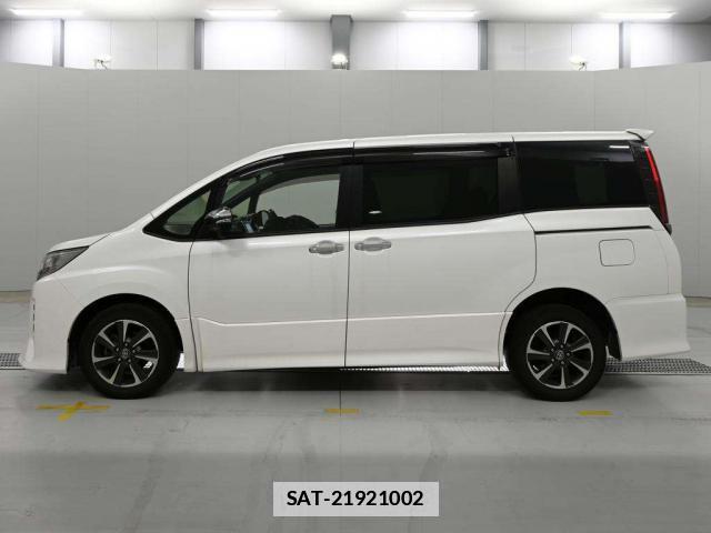 Toyota NOAH 2021-04 7936013-10