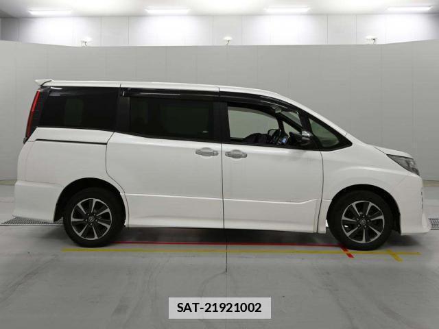 Toyota NOAH 2021-04 7936013-11