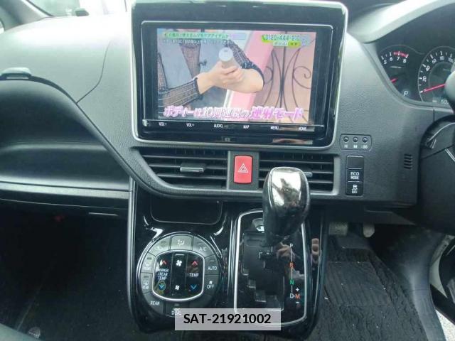 Toyota NOAH 2021-04 7936013-2