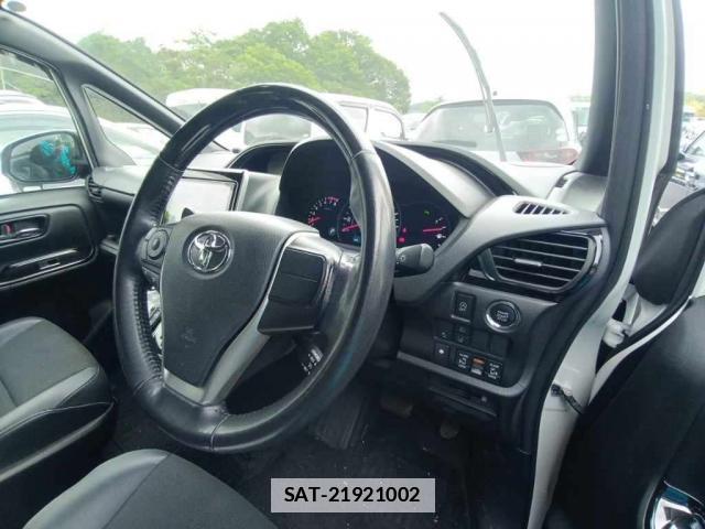 Toyota NOAH 2021-04 7936013-3