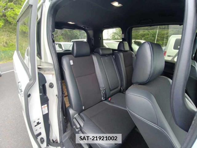 Toyota NOAH 2021-04 7936013-4