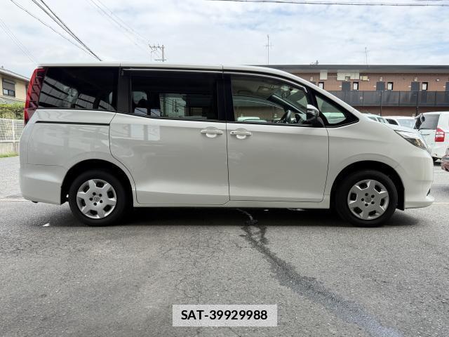 Toyota NOAH 2015-03 7936521-14