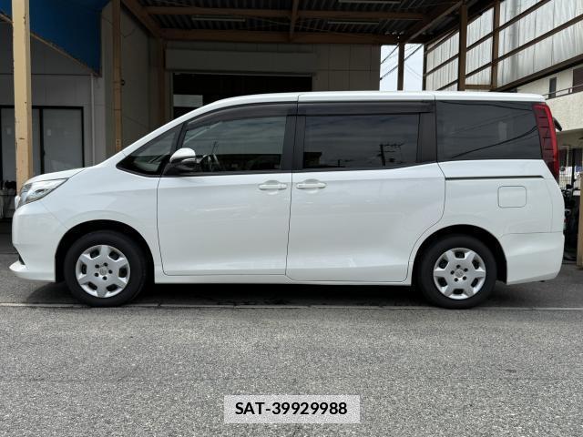 Toyota NOAH 2015-03 7936521-17