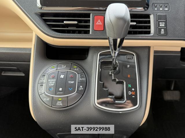 Toyota NOAH 2015-03 7936521-19