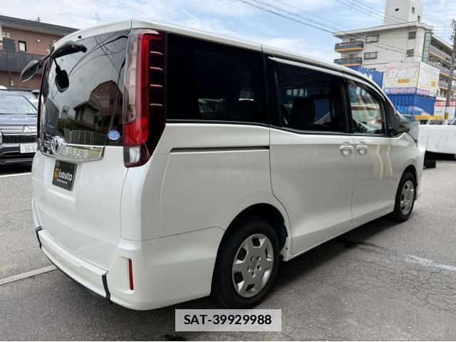 Toyota NOAH 2015-03 7936521-2