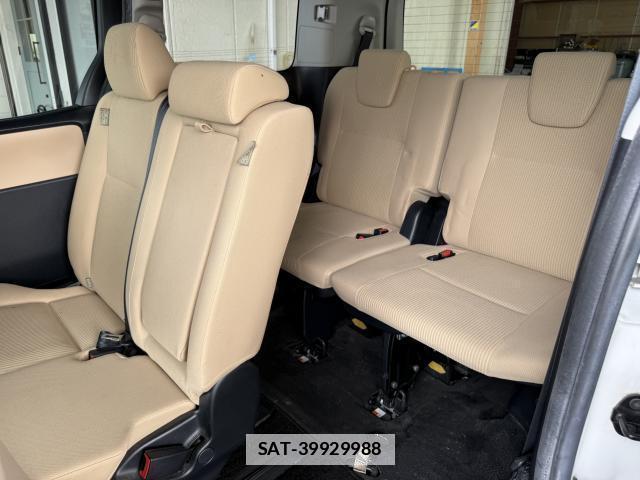 Toyota NOAH 2015-03 7936521-3
