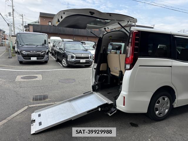 Toyota NOAH 2015-03 7936521-6