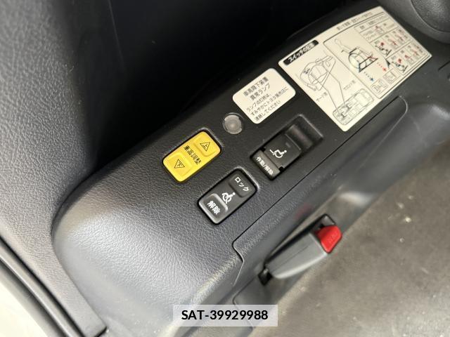 Toyota NOAH 2015-03 7936521-8