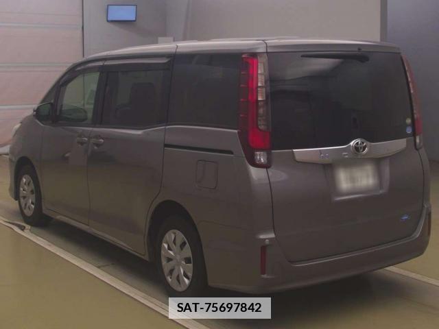 Toyota NOAH 2016-02 7936595-12