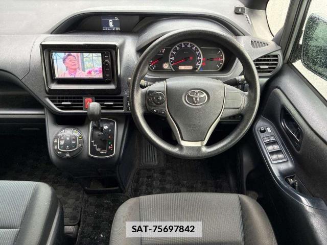 Toyota NOAH 2016-02 7936595-2