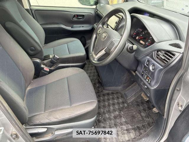 Toyota NOAH 2016-02 7936595-3