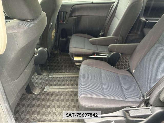 Toyota NOAH 2016-02 7936595-4