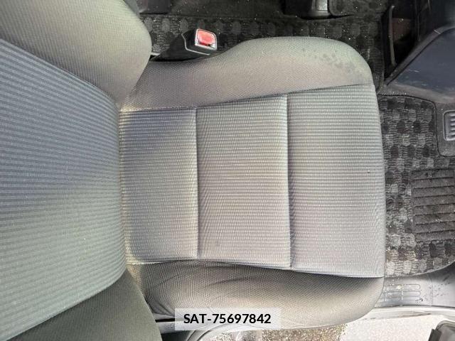Toyota NOAH 2016-02 7936595-6