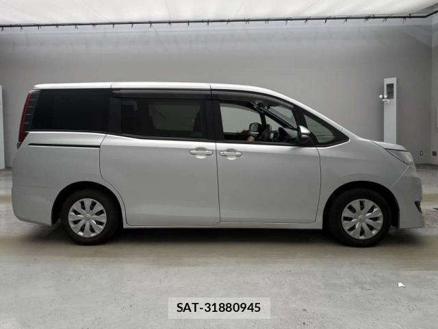 Toyota NOAH 2021-06 7936601-13