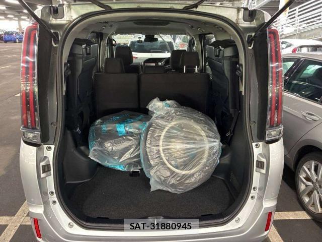 Toyota NOAH 2021-06 7936601-5