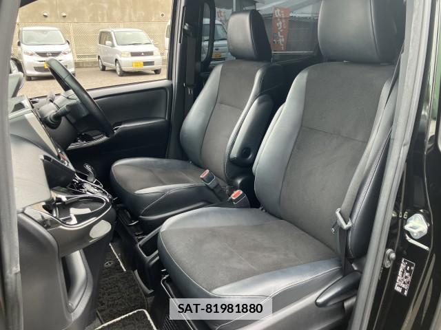Toyota NOAH 2018-06 7936662-4