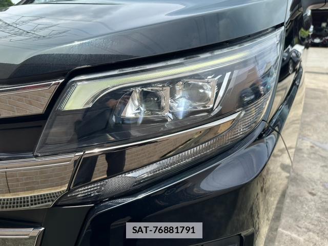 Toyota NOAH 2018-02 7937136-17