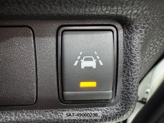 Nissan NOTE 2018-11 7934913-19