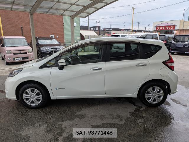 Nissan NOTE 2017-05 7935262-11