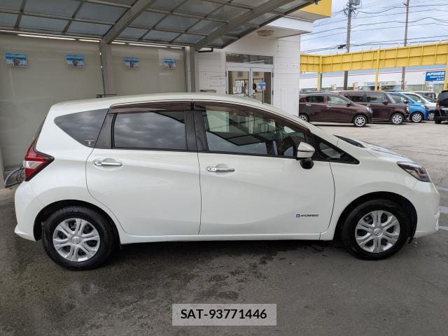 Nissan NOTE 2017-05 7935262-3