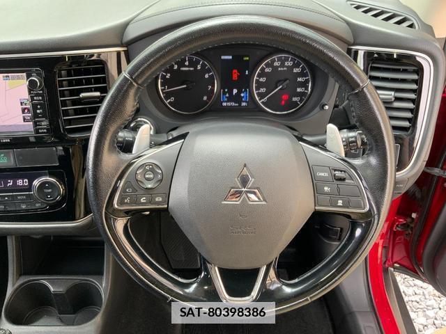 Mitsubishi OUTLANDER 2015-12 7936641-13