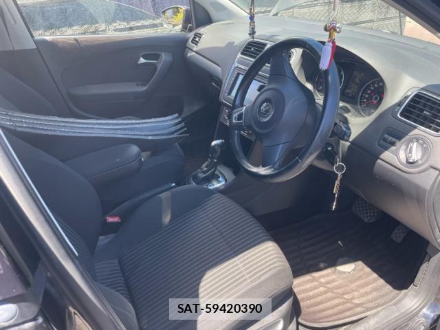 VolksWagen POLO 2012-03 7934641-11