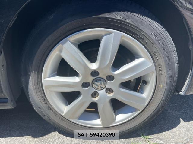 VolksWagen POLO 2012-03 7934641-2