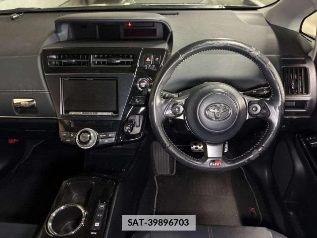 Toyota PRIUS ALPHA 2018-01 7936510-2