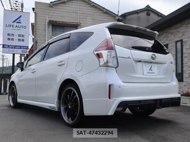 Toyota PRIUS ALPHA 2015-08 7937464-2
