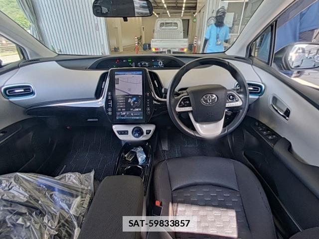 Toyota PRIUS PHV 2017-02 7934960-2