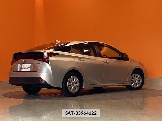 Toyota PRIUS 2021-01 7933796-7